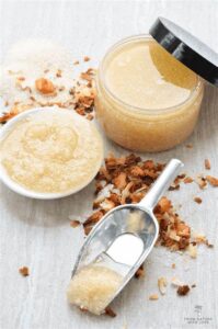 sugar and coconut oil scrub to treat acne