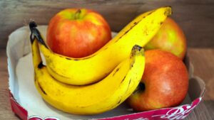 apples and banana to treat diarrhea